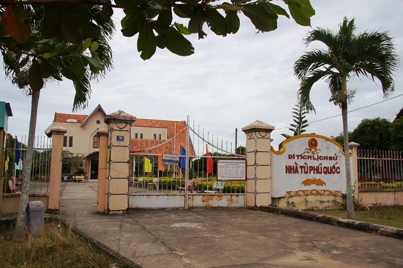 NHÀ TÙ PHÚ QUỐC